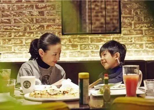 娱乐吃瓜菌讲中式教育,吃瓜菌视角下的甜蜜苦涩